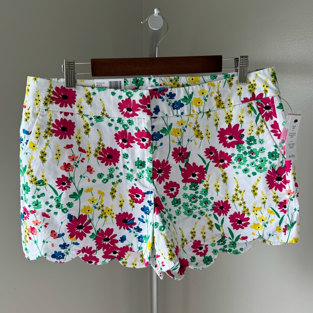 NWT‎ Crown & Ivy Floral Shelby Scallop Petite Shorts Size 12P